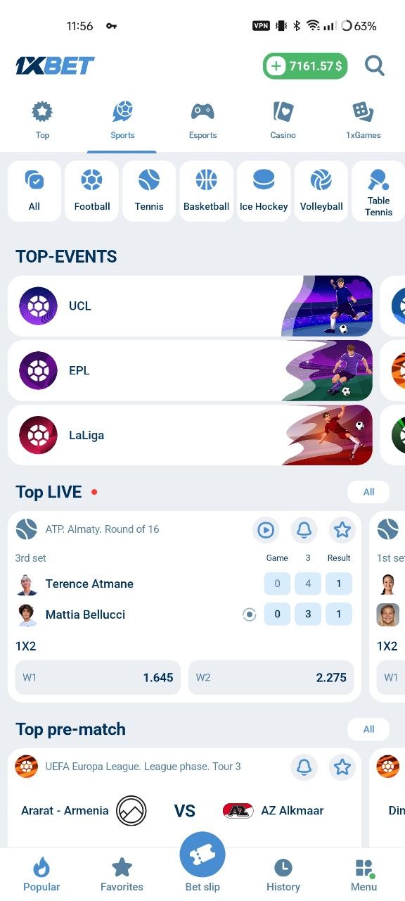 Onglet Sports de l’application 1xBet : Ligue des champions, Premier League, LaLiga, matchs en direct avec cotes 1X2.
